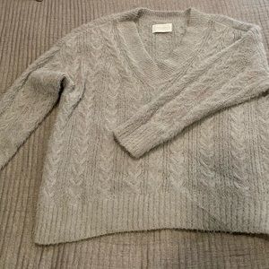 Great V-neck knitted sweater